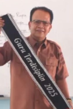 Penuh Dedikasi, Normadi Jaya, S.Pd Raih Apresiasi Spesial dari Siswa SMKN 1 Sungai Penuh