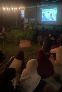 *Polres Ogan Ilir Melalui Polsek Indralaya Monitoring Kegiatan Nobar Film Dokumenter “Pesta Babi”, Situasi Berlangsung Aman dan Kondusif*