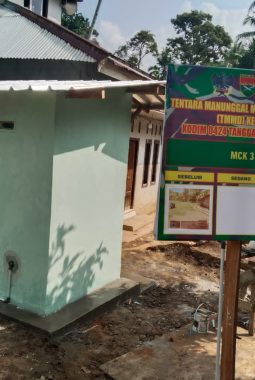 SATGAS TMMD KE-128 KODIM 0424/TANGGAMUS RAMPUNGKAN PEMBANGUNAN LIMA UNIT MCK DI PEKON KALIMIRING