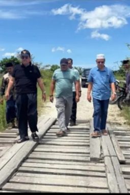 Tinjau Jalan Singkil-Teluk Rumbia Bupati Minta Penanganan Darurat Jangan Pungut Biaya Dari Warga ‎