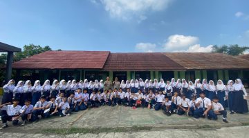 Polsek Margaasih Gelar Police Go To School di SMPN 2 Margaasih*
