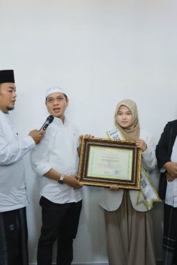 KDS Berikan Beasiswa S2 untuk Duta Pesantren Kabupaten Bandung