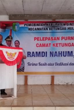 Pelepasan Purna Tugas Camat Ketungau Hulu: Ramdi Nahum Pamit Usai 31 Tahun Mengabdi