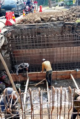 *Dinas PUPR Kota Semarang Dan PT PRABA MAS HILL Mulai Pembongkaran  Jembatan DI Jalan Simongan, Rencana Sudah Disiapkan Jauh -Jauh Hari*