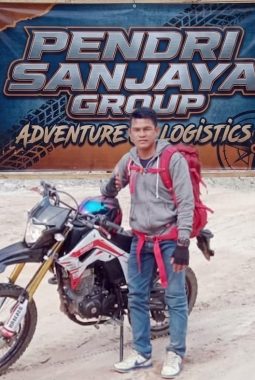 Sani Sanjaya: Pengusaha Muda Inspiratif yang Selalu Hadir dan Membawa Manfaat bagi Desa Landau Badai