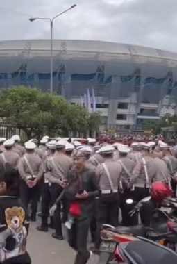 Kepolisian Siaga Penuh di GBLA Jelang Laga Panas Sore Ini