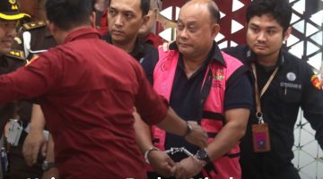 Eks Kepala BGN Dadan Hindayana dan Dua Wakilnya Resmi Ditangkap Kejagung, Pakai Rompi Tahanan