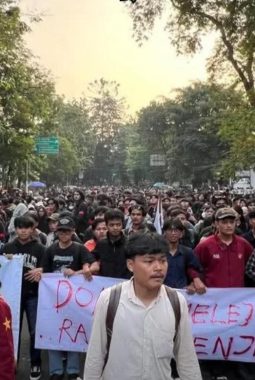 Ratusan Mahasiswa Unjuk Rasa di Depan DPRD Jabar, Sampaikan Tiga Tuntutan Utama