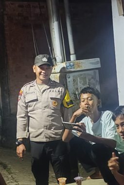 Babinsa dan Bhabinkamtibmas Gelar Patroli Malam Humanis di Bukit Kemuning
