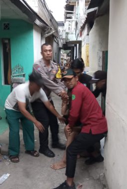 *Polsek Margaasih Evakuasi Warga ODGJ untuk Perawatan di RS Jiwa Cisarua*