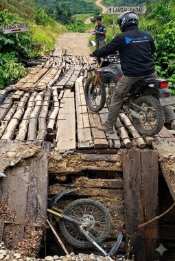 JEMBATAN MAUT” NANGA NGERI – LANDAU BADAI  Simbol Pengkhianatan Janji dan Matinya Nurani Penguasa