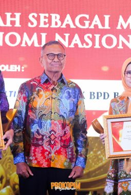 Bupati Nanda Indira Terima Penghargaan Disway Top Regional Leader Awards 2026