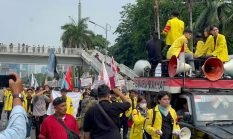 Menjemput Fajar di Bundaran HI: Ketika Almamater Kuning Membawa Gema Perlawanan yang Mencekam