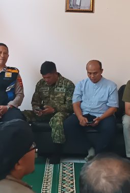 Polsek Margaasih Dukung Penyuluhan Kesadaran Keluarga tentang Kelestarian Lingkungan Hidup di Desa Nanjung*