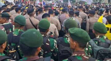 Mahasiswa yang  demo Heran dan menyoroti banyaknya personil TNI yg diterjunkan