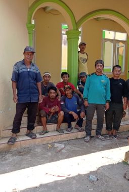 Rehab Mushola Nurul Muttaqin Dusun 1 Cimaranten Cipicung Digarap, Kiai Ono Maryono: “Ini Rumah Allah, Kita Bangun Bersama”