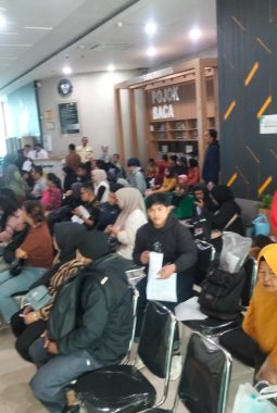Antrian MPP Disdukcapil Kabupaten Bandung Membludak, Warga Terpaksa Datang Sejak Dini Hari