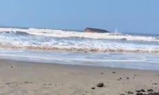Kapal Tongkang Pengangkut Batu Bara Tenggelam di Pantai Pangandaran