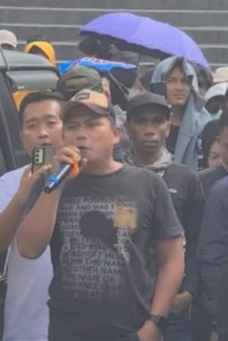 Ribuan Massa GEMPAR Gelar Aksi Damai di Halaman Kantor Bupati Tasikmalaya