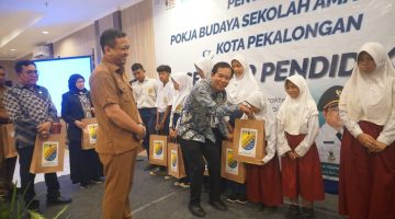 500 Anak Yatim dan Keluarga Rentan di Pekalongan Terima Bantuan Seragam Sekolah Gratis