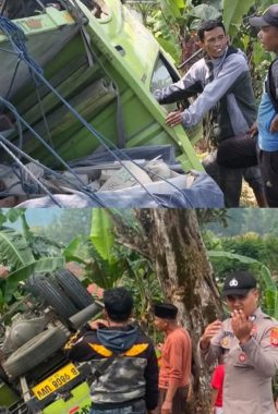 Diduga Rem Blong, Truk Bermuatan Material Bangunan Terguling di Pamulihan Garut, Polisi Lakukan Evakuasi
