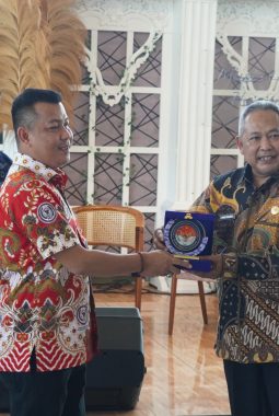 IPDN Beri Penghargaan kepada ABPEDNAS atas Kontribusi dalam Tata Kelola Pemerintahan Desa