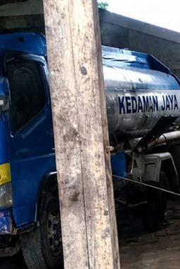 Diduga Bongkar Muat Solar Subsidi Ilegal, Aktivitas Tangki Kedamin Jaya di Boyan Tanjung Disorot