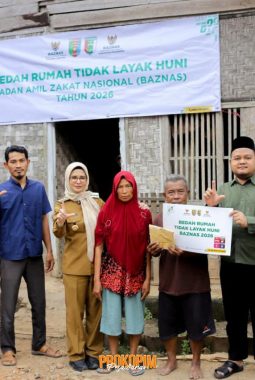 Bupati Nanda Indira Serahkan Bantuan Bedah Rumah Baznas, Wujudkan Hunian Layak bagi Warga Kurang Mampu