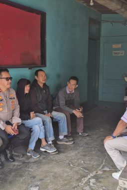 KAWAL AKSI BURUH, KAPOLSEK MARGAASIH TURUN LANGSUNG AMANKAN PEMBERANGKATAN UNRAS ALIANSI SP/SB KE CIMAHI*
