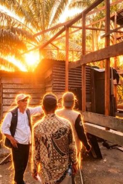 Kepala BPBD Subulussalam Cek Progres Bantuan Stimulan Rumah di Rundeng bagi warga yang terdampak banjir,