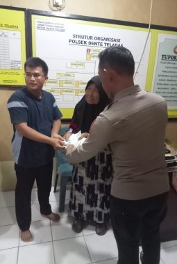 Kapolres Tulang Bawang Bantu Lunasi Utang Nenek Sarmi, Korban Pencurian yang Hidup Sebatang Kara