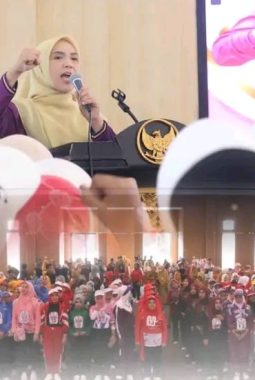 Perwosi Semarakkan HUT RI ke-81, Bupati Lampung Utara Apresiasi Peran Perwosi Perkuat Persatuan Lewat Senam Payu Kidah