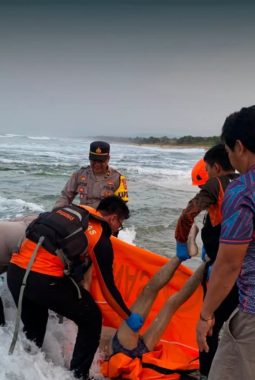 Satpolairud dan Tim SAR Gabungan Kembali Evakuasi Korban Laka Laut di Pantai Karangpapak, Dua Korban Ditemukan