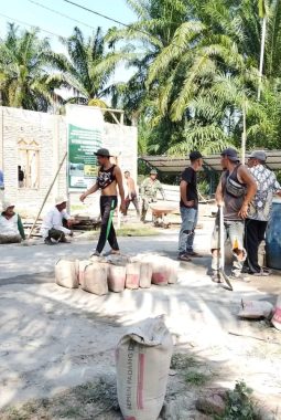 Gotong Royong Bangun Masjid, Warga Desa Tanjung Emas Perkuat Semangat Kebersamaan