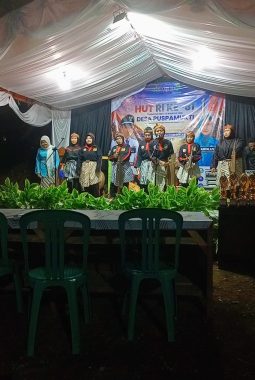 MEMAKNAI KEMERDEKAAN DENGAN SENI CALUNG, IBU-IBU KP. KIARA BONGKOK LESTARIKAN BUDAYA SUNDA