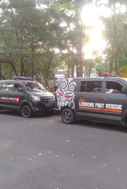 ​KOMUNITAS LFR SIAGA: KAWAL KIRAB DUPLIKAT BENDERA PUSAKA DARI GEDUNG SATE HINGGA PAKUAN.