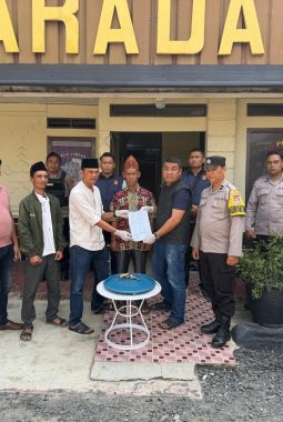 Peduli Kamtibmas, Senpi Rakitan dan Amunisi Milik Warga Diserahkan Kakam Banjar Negara di Polsek Baradatu