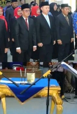 Lantik 16 Pejabat Pimpinan Tinggi Pratama, Bupati Hamartoni: Jadilah Motor Penggerak Birokrasi yang Melayani Masyarakat