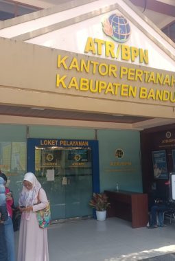 PROPOSAL BANTUAN SOSIAL DIDUGA “DILEMPAR SANA-SINI”, PENGAJUAN SUMBANGAN ANAK YATIM DAN SUNATAN MASSAL TUAI PERTANYAAN